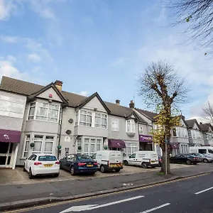 Hotel Banks, Ilford