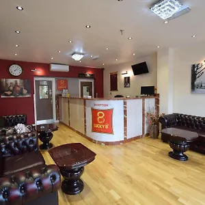 Hotel Lucky 8, Ilford
